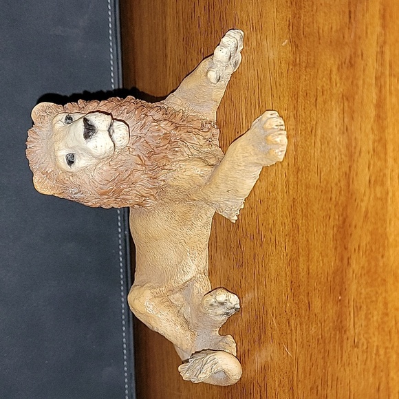 Other - Lion Figurine by Castagna